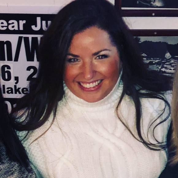 Meet your Posher, Corinne - Picture 1 of 1